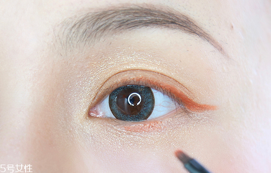 南瓜色眼影怎么畫？南瓜色眼妝畫法教程