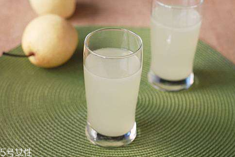 梨子榨汁之后變色了還能喝嗎？怎樣防止梨汁變色？