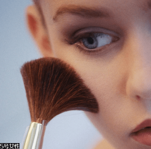 化妝刷有哪些分類(lèi)和用法？化妝刷的詳細(xì)用法