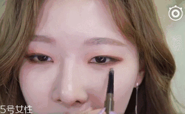 內(nèi)雙怎么畫眼線？內(nèi)雙眼皮畫眼妝技巧