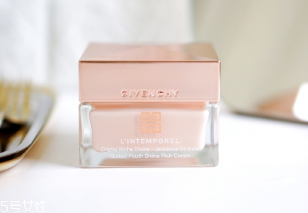 紀(jì)梵希面霜價(jià)格是多少？外貌控請(qǐng)注意