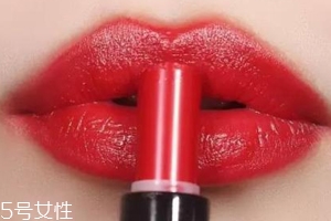口紅致敏原因是什么？石蠟等成分在作怪