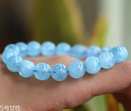 海藍(lán)寶會(huì)越戴越藍(lán)嗎？神奇的海水寶石