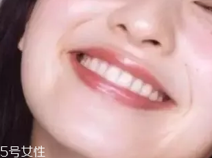 中年女性如何挑選口紅色號(hào)？帶藍(lán)色調(diào)唇色最美