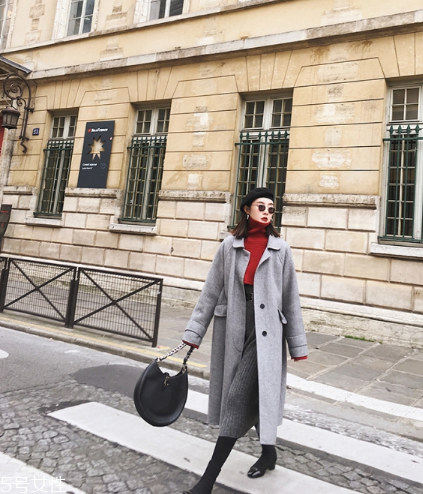 紅色毛衣配什么外套？冬季搭配風(fēng)度與溫度共存