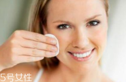 卸妝油哪種成分最好？3種類型任君挑選