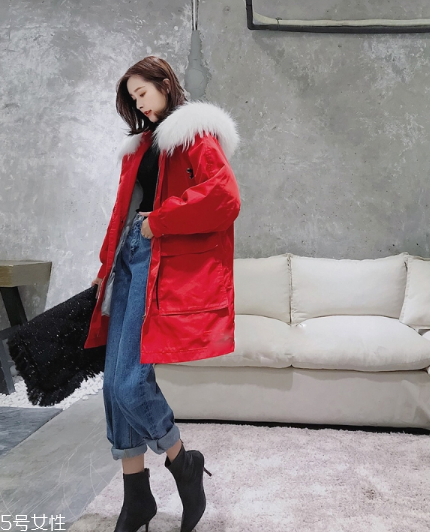 紅色羽絨服搭配什么鞋子？鞋子搭配也是關鍵