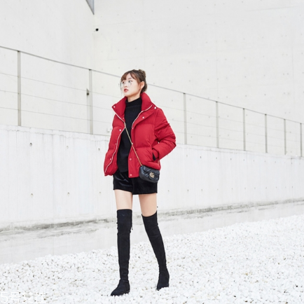 紅色羽絨服搭配什么鞋子？鞋子搭配也是關鍵