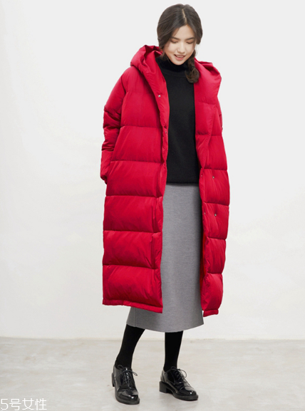 紅色羽絨服搭配什么鞋子？鞋子搭配也是關鍵