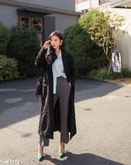 小個(gè)子適合穿過(guò)膝大衣嗎？這樣穿分分鐘視覺(jué)增高