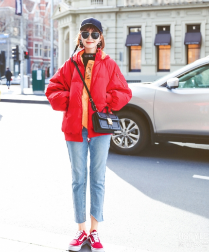 紅色羽絨服搭配什么褲子？四種混搭讓你潮范兒十足