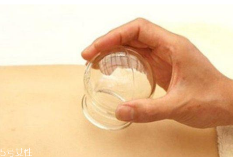 拔罐后身上后背持續(xù)發(fā)癢怎么回事？體內(nèi)風(fēng)邪是主因