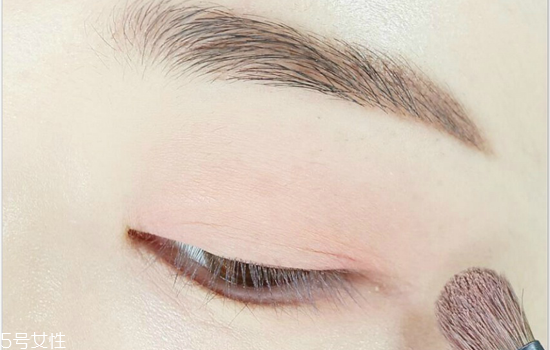 西柚色眼影怎么畫(huà)？教你畫(huà)高冷女神妝容