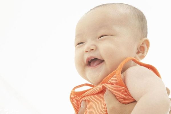 怎樣選擇枕頭讓寶寶睡得更好？從這4點(diǎn)進(jìn)行選擇