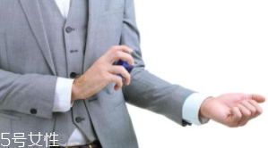 男士香水什么時候噴最好？出門前二十分鐘