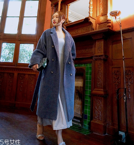 大衣哪種面料不起球？女生必備的選購技巧