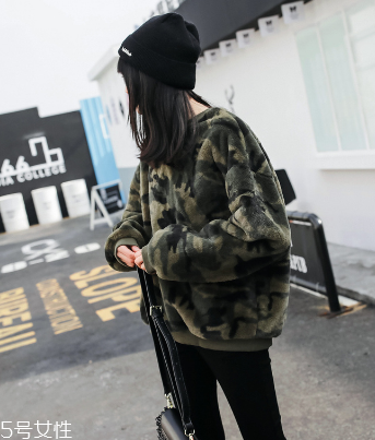 冬天衛(wèi)衣怎么穿更時髦？小心機教你把衛(wèi)衣穿出時尚感