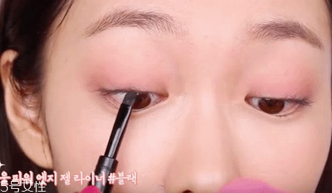 眼影需要卸妝嗎？閃亮海灘眼妝教程