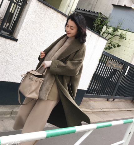 大衣有味道怎么去除？去味道必備小妙招