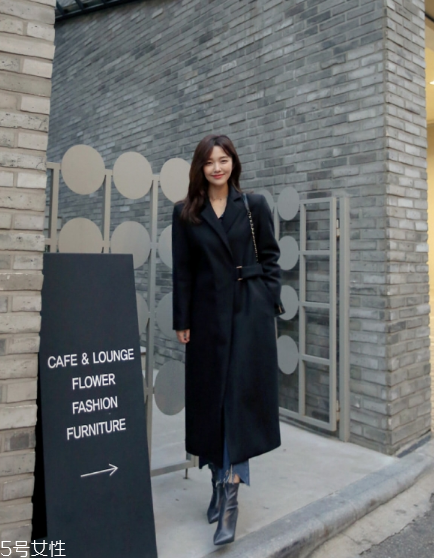 過(guò)膝大衣配什么鞋子？瞬間提升自我氣場(chǎng)