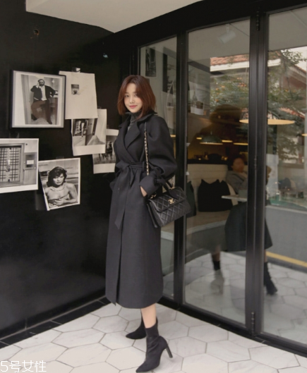 過(guò)膝大衣配什么鞋子？瞬間提升自我氣場(chǎng)