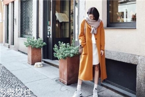過(guò)膝大衣配什么鞋子？瞬間提升自我氣場(chǎng)