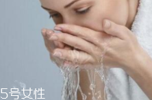 潔面乳和洗面奶是一種產(chǎn)品嗎？洗面奶適合干皮