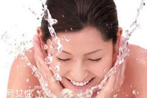 潔面乳和洗面奶是一種產(chǎn)品嗎？洗面奶適合干皮