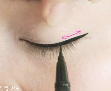眼線筆怎么用？圖解基本的步驟