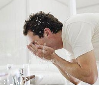 洗臉時(shí)一定要順時(shí)針嗎？只是一種習(xí)慣