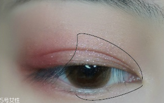 2018秋冬酒紅色眼妝怎么畫？神秘又有女人味的妝容