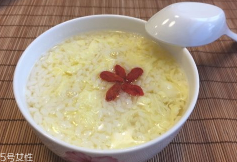 米酒雞蛋可以豐胸嗎 米酒雞蛋食譜 米酒雞蛋可以豐胸嗎 米酒雞蛋食譜