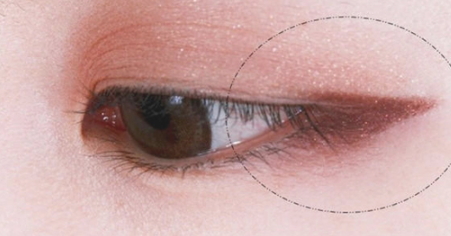眼線筆可以用什么代替？手邊沒有眼線筆可以這樣做