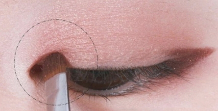 眼線筆可以用什么代替？手邊沒有眼線筆可以這樣做