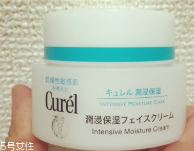 Curel乳霜早晚都能用嗎？夜間用最好