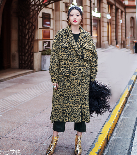 豹紋外套如何搭配？這樣穿絕對時髦感爆棚