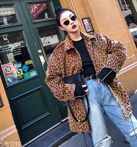 豹紋外套如何搭配？這樣穿絕對時髦感爆棚