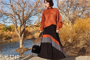 過膝長裙怎么搭配？冬日的花樣穿搭