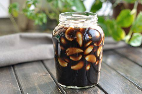 臘八蒜放冷的地方還是熱的地方好？視情況而定