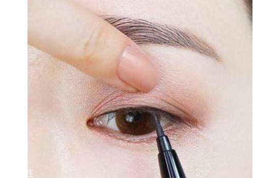 化眼妝對眼睛有害嗎？好看又迷人的眼妝