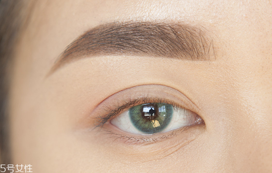 如何化妝使眼睛變大？落日線放大雙眼