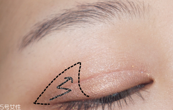 大地色眼影是什么顏色？上班族大眼妝教程