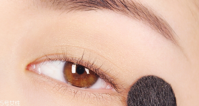 西柚色眼影怎么畫(huà)？教你畫(huà)高冷女神妝容