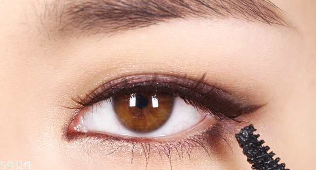 西柚色眼影怎么畫(huà)？教你畫(huà)高冷女神妝容