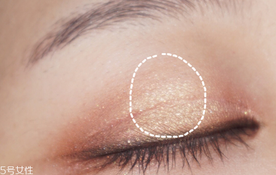 大地色眼影是什么顏色？上班族大眼妝教程