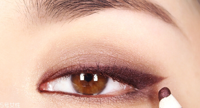 西柚色眼影怎么畫(huà)？教你畫(huà)高冷女神妝容