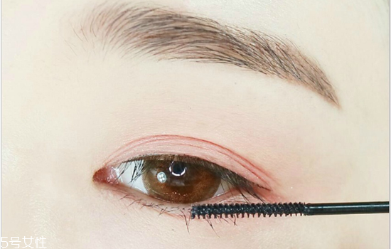 西柚色眼影怎么畫(huà)？教你畫(huà)高冷女神妝容