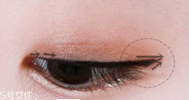 臥蠶妝需要什么化妝品？加倍放大雙眼