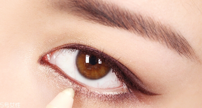 西柚色眼影怎么畫(huà)？教你畫(huà)高冷女神妝容