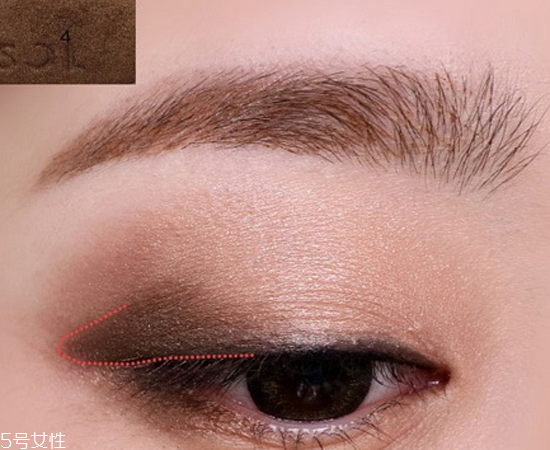 大地色眼影是什么顏色？上班族大眼妝教程